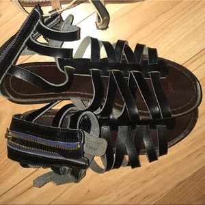 Mossimo size 7 gladiators
